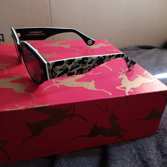 RETROSUPERFUTURE A BATHING APE CAMO UNISEX SUNGLASSES - Picture 6 of 16